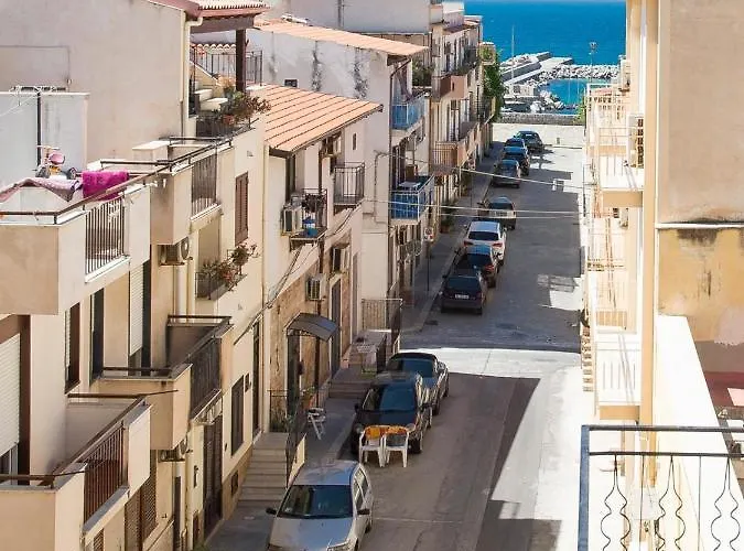 Praiola Feriehus Terrasini